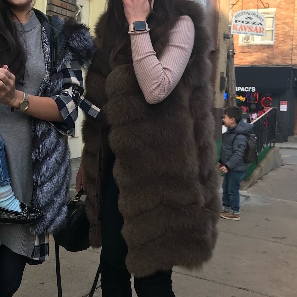 Luxurious Brown Mink Fur Vest - Picture 4 of 4